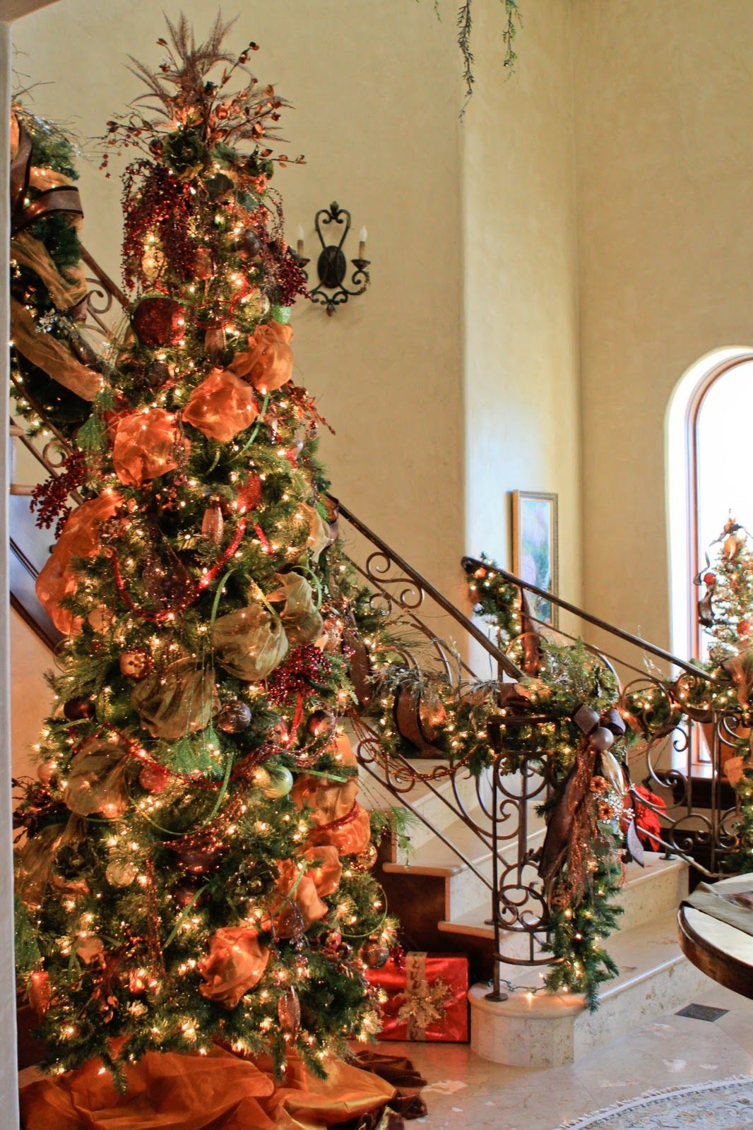 Tuscan Christmas Tree Decorating Ideas with Garlands and Swags