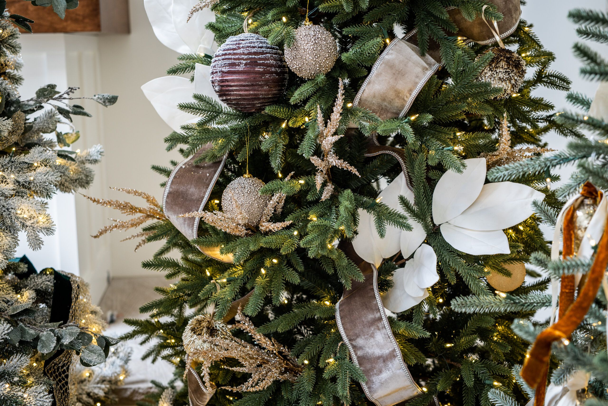 Velvet Ribbons For A Luxurious Christmas Tree Look