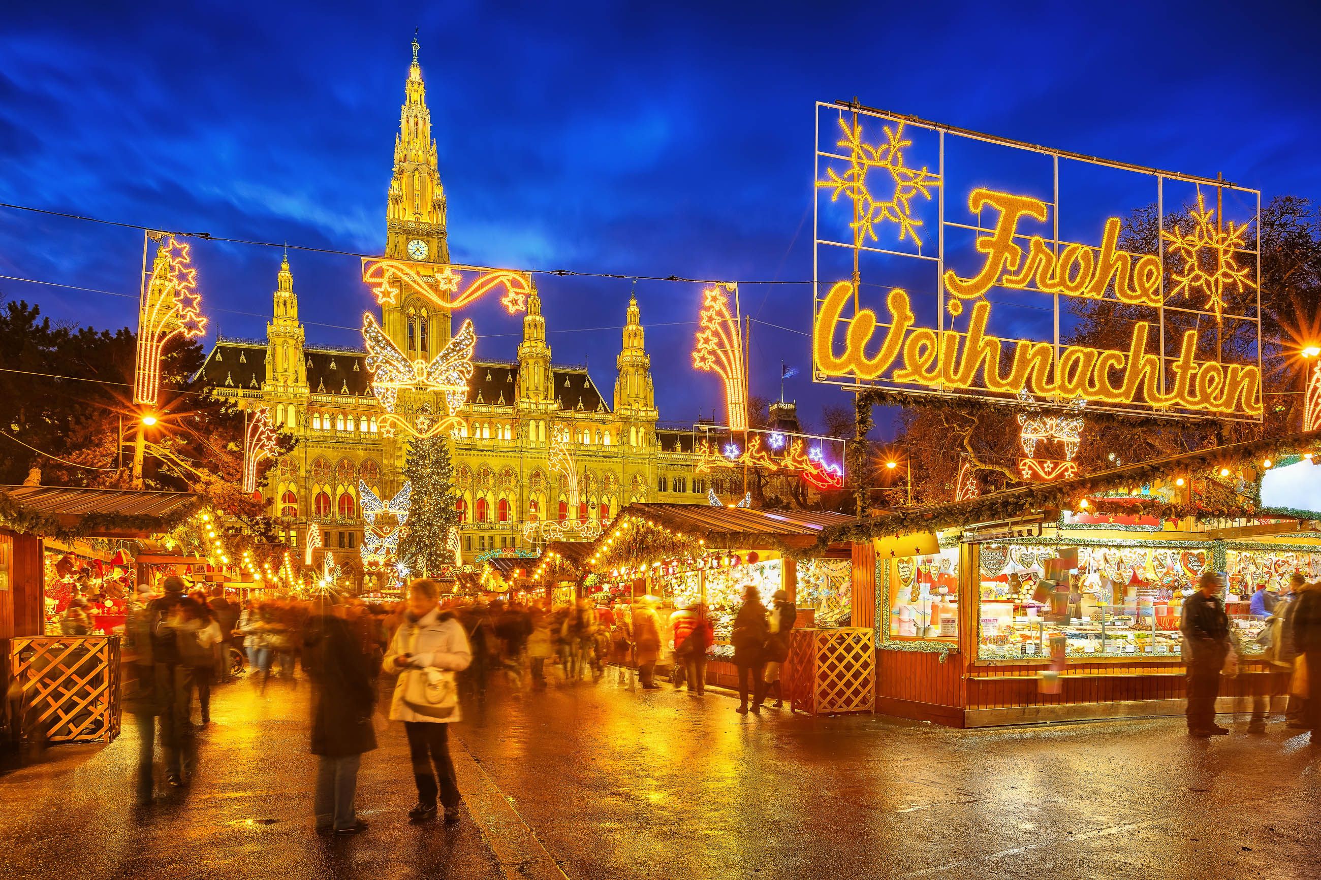 Weihnachtsmarkt at the Rathausplatz