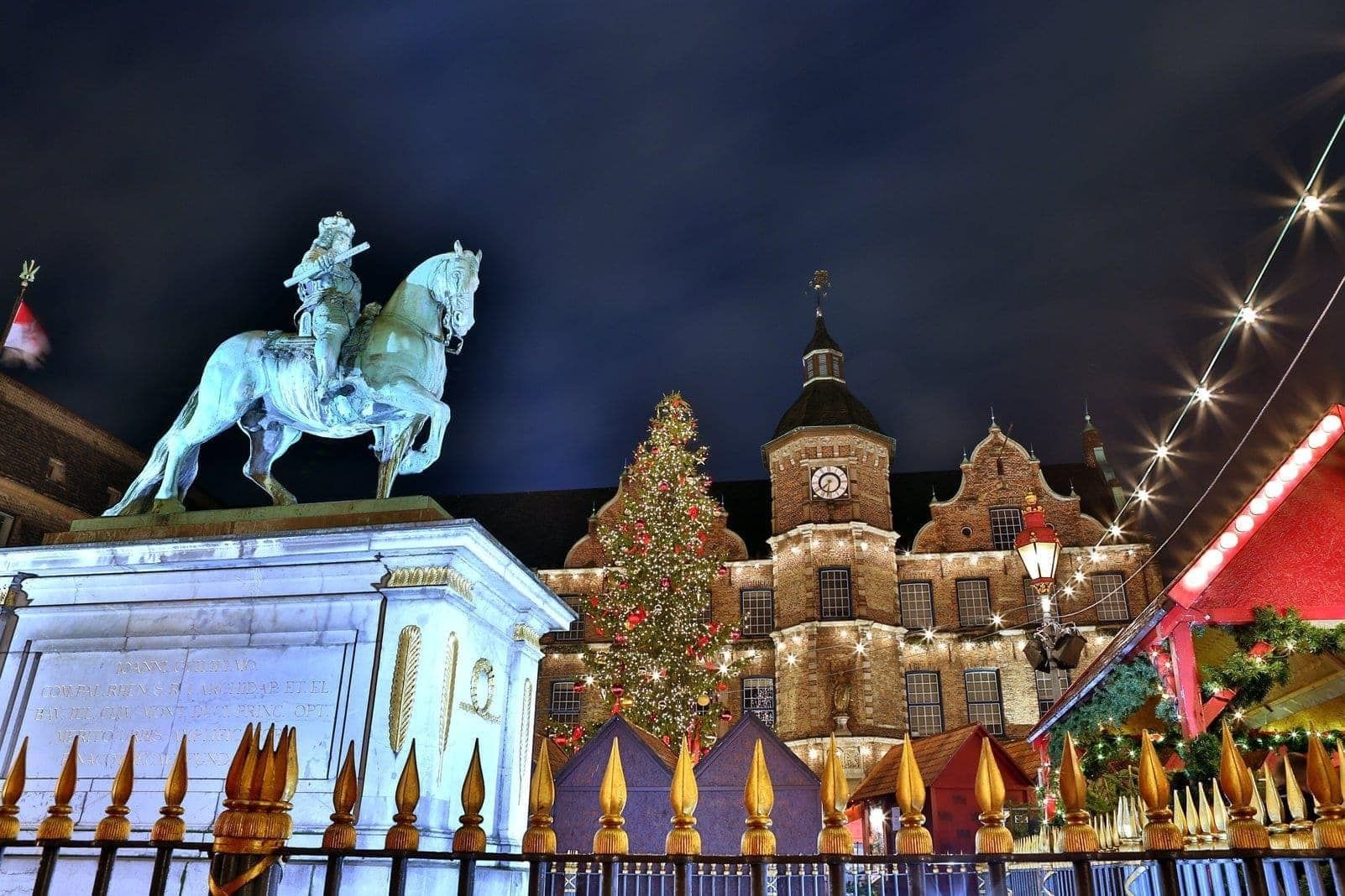 Weihnachtsmarkt im Altstadt Dusseldorf 2024